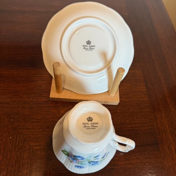 Royal Albert English Tea Cup and Saucer Set - Blue Bells - Picture 5 of 6